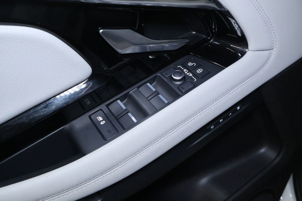 Used 2020 Land Rover Range Rover Evoque S image 12