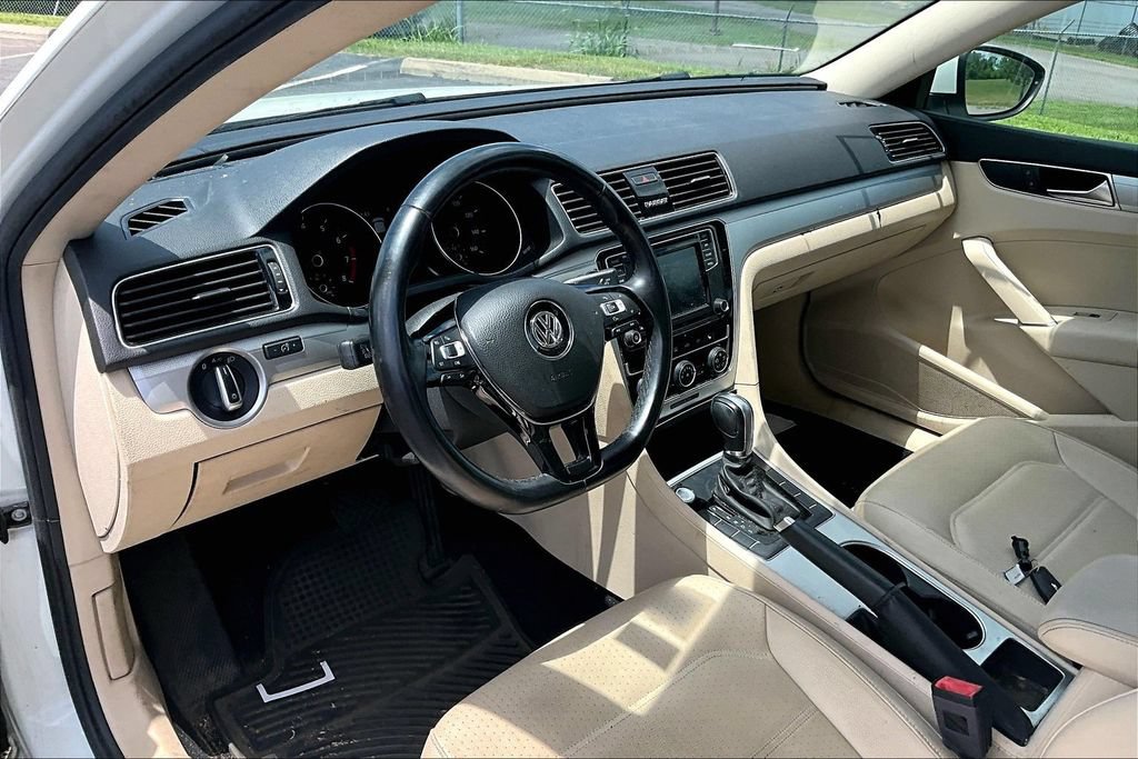 Used 2019 Volkswagen Passat 2.0T Wolfsburg w/ Wheels & Sunroof Package FWD image 5