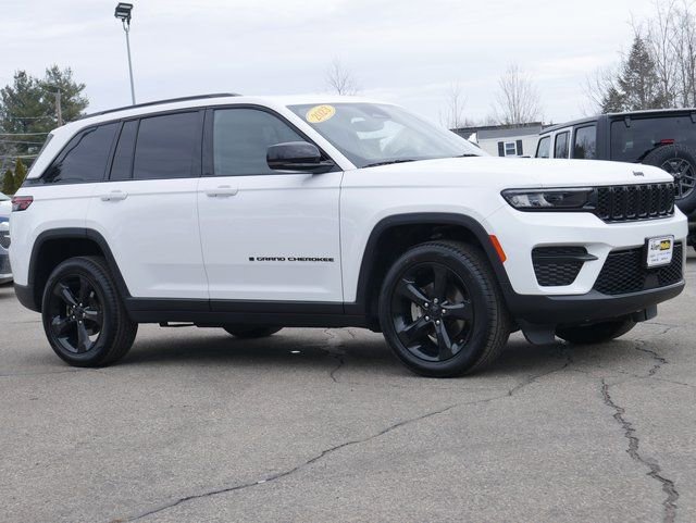 Used 2023 Jeep Grand Cherokee Altitude image 8