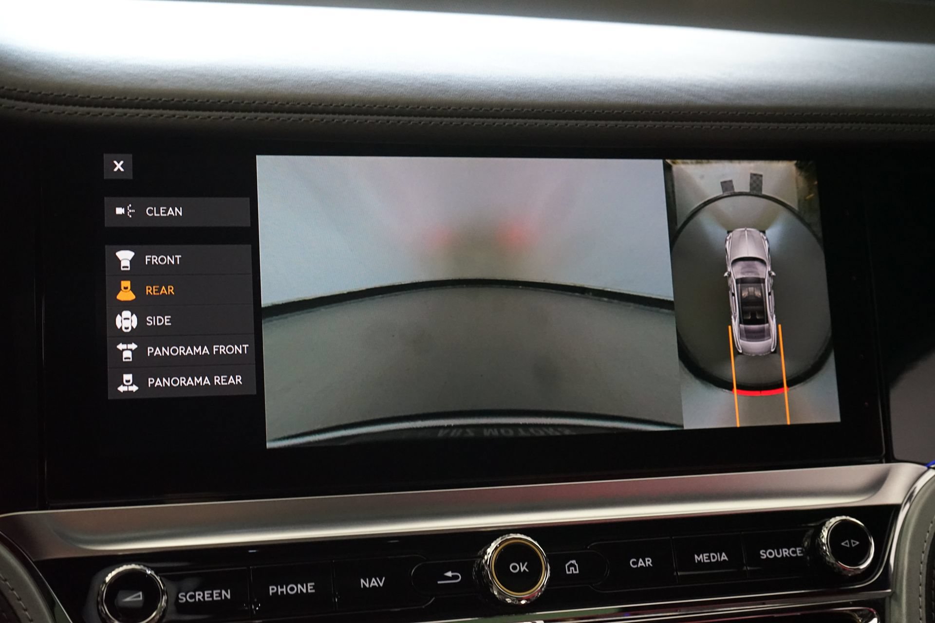 Used 2022 Bentley Flying Spur Plug-In Hybrid AWD/4WD image 17