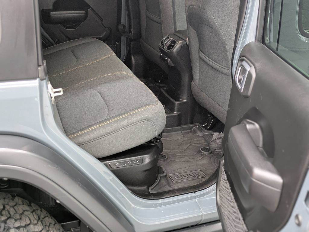 Used 2024 Jeep Wrangler Unlimited AWD/4WD image 18