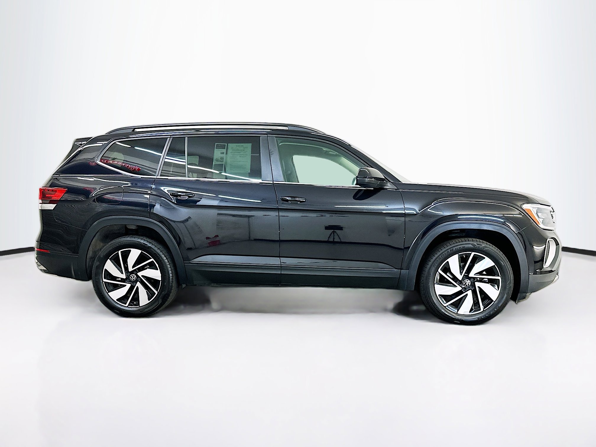 Used 2025 Volkswagen Atlas SE image 10