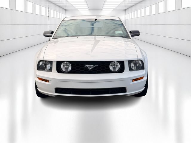 Used 2005 Ford Mustang GT RWD image 2