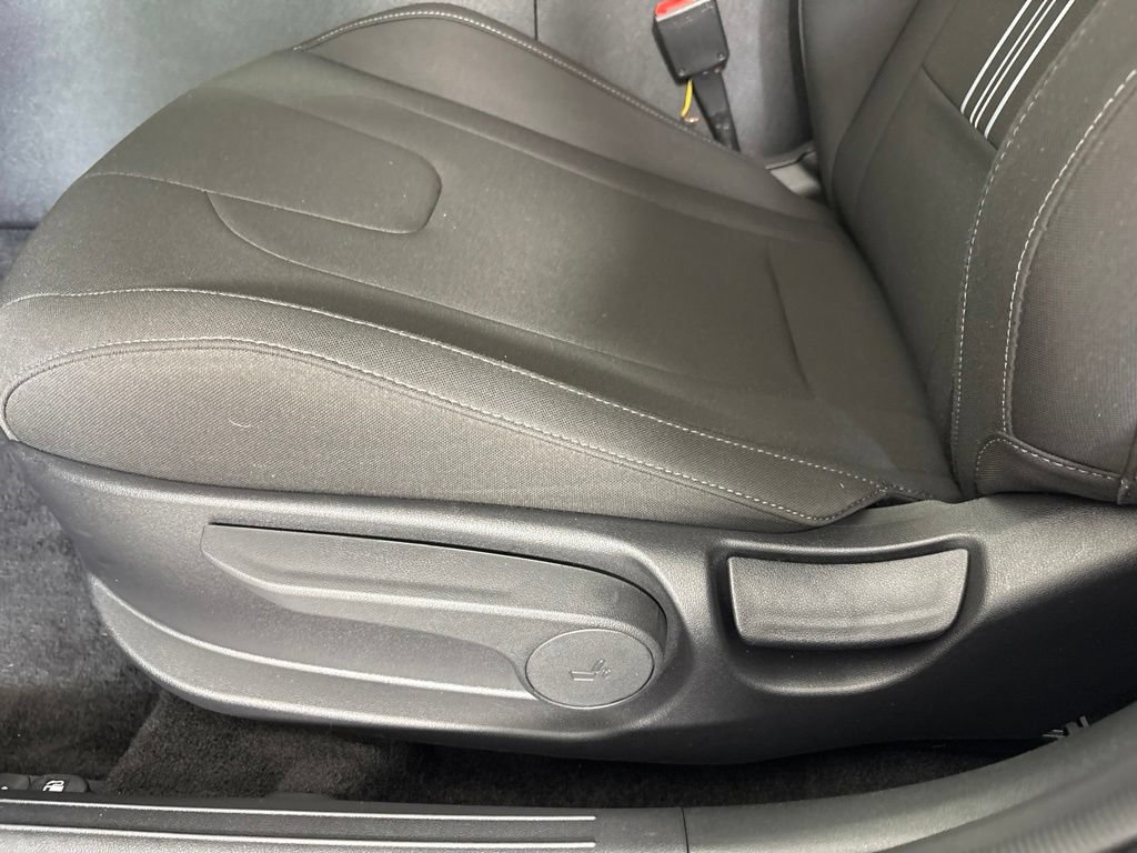Certified 2025 Hyundai Elantra SEL FWD image 15