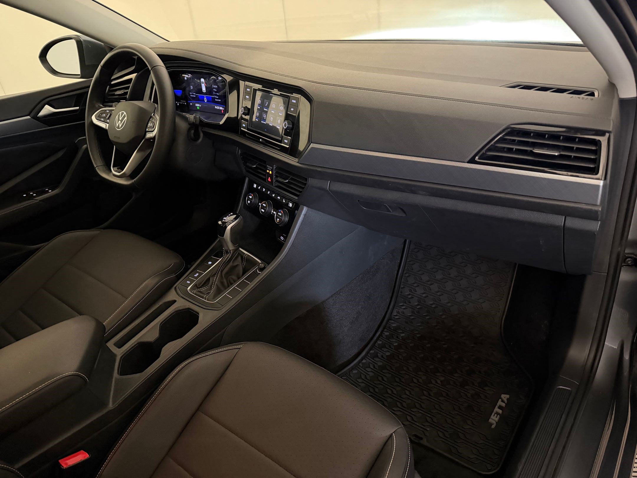 Used 2023 Volkswagen Jetta SE FWD image 31