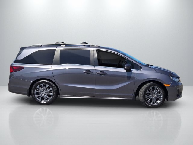 Used 2025 Honda Odyssey Touring image 3