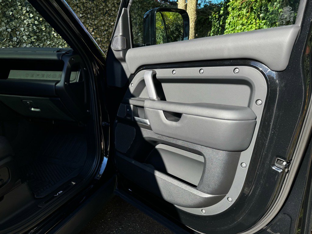 Used 2024 Land Rover Defender 110 V8 image 25