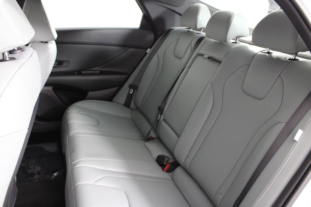 Certified 2025 Hyundai Elantra Limited image 21