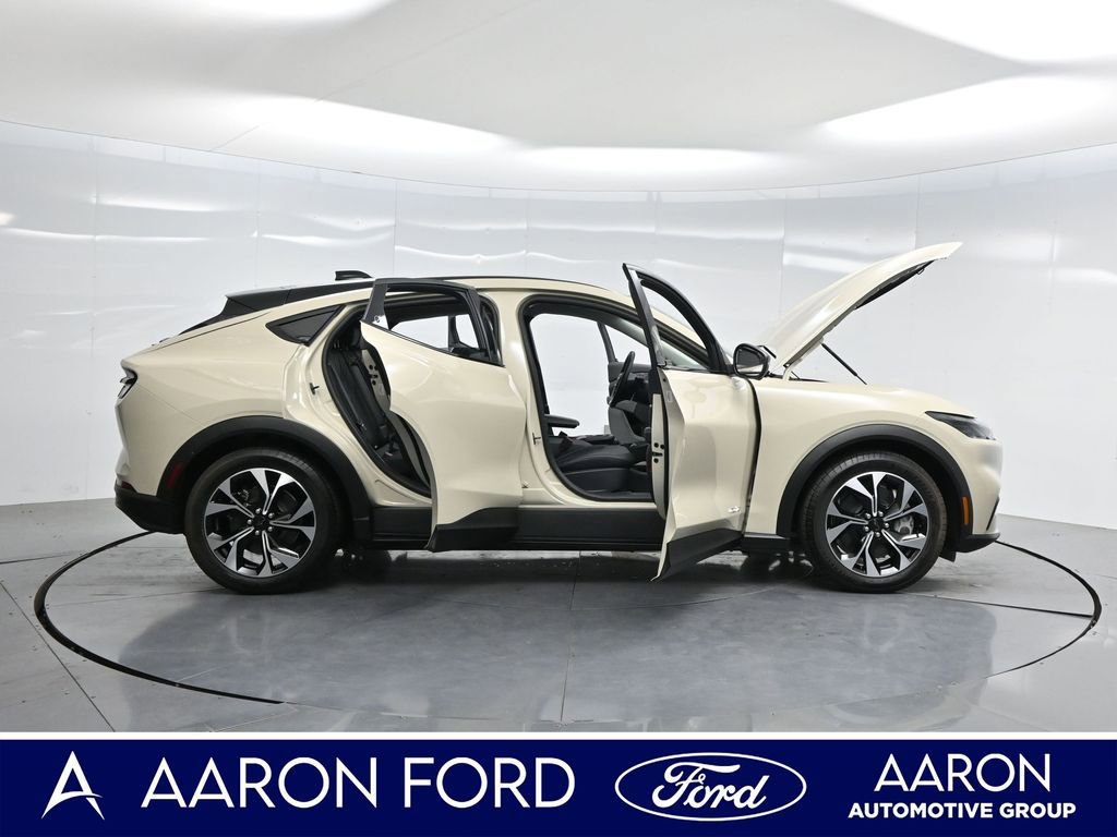 Used 2025 Ford Mustang Mach-E Select image 4