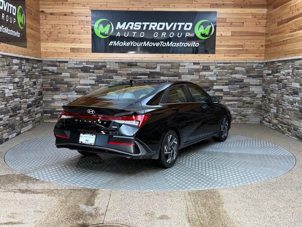 Used 2025 Hyundai Elantra Limited FWD image 9