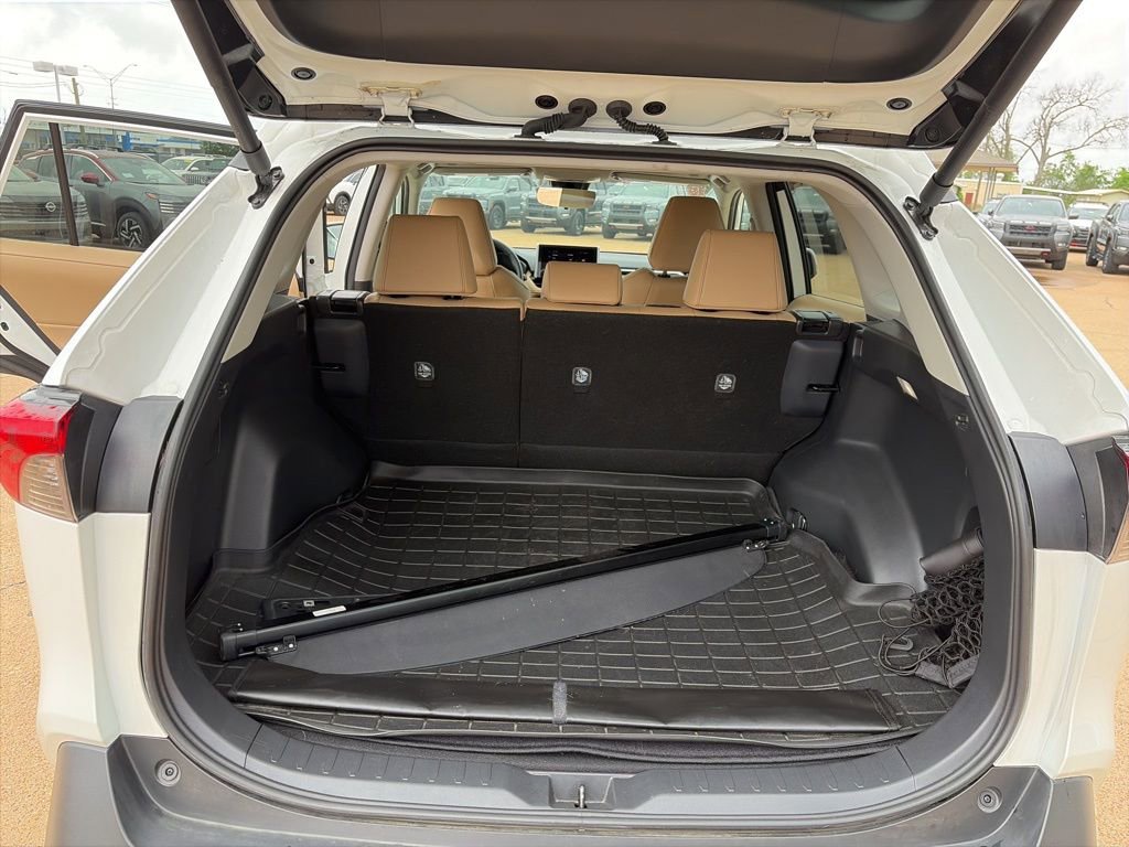 Used 2024 Toyota RAV4 XLE Premium image 9