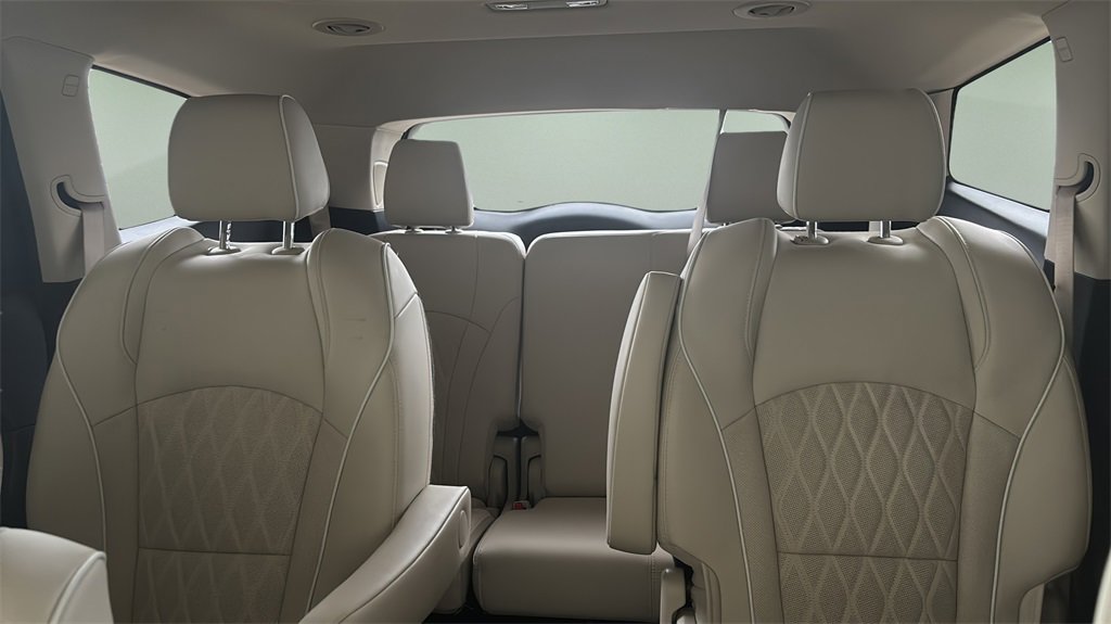 Used 2023 Buick Enclave Avenir image 23