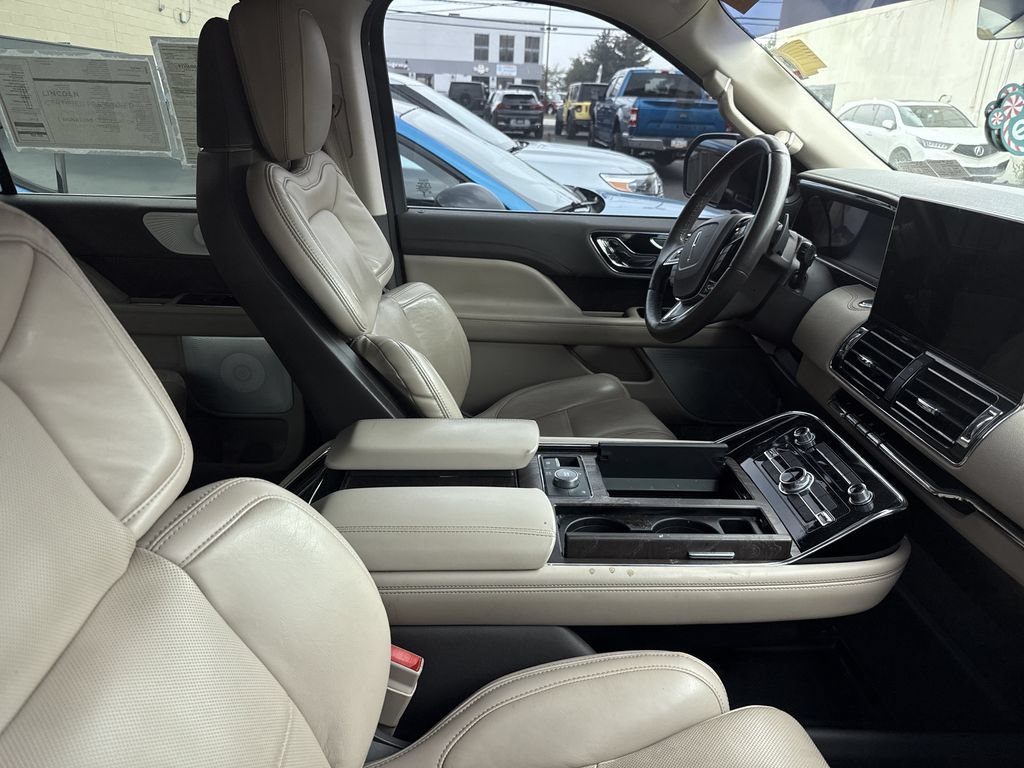 Certified 2023 Lincoln Navigator L Reserve AWD/4WD image 12