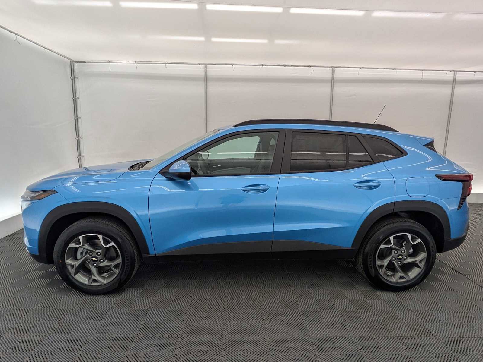 New 2026 Chevrolet Trax LT w/ Driver Confidence Package FWD image 3