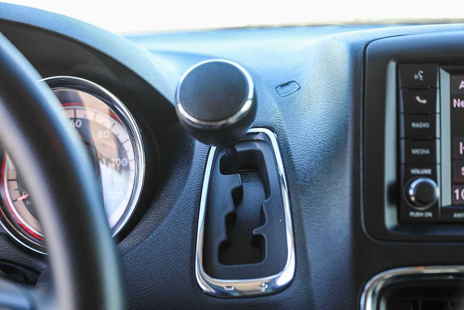 Used 2019 Dodge Grand Caravan SE w/ UConnect Hands-Free Group image 22