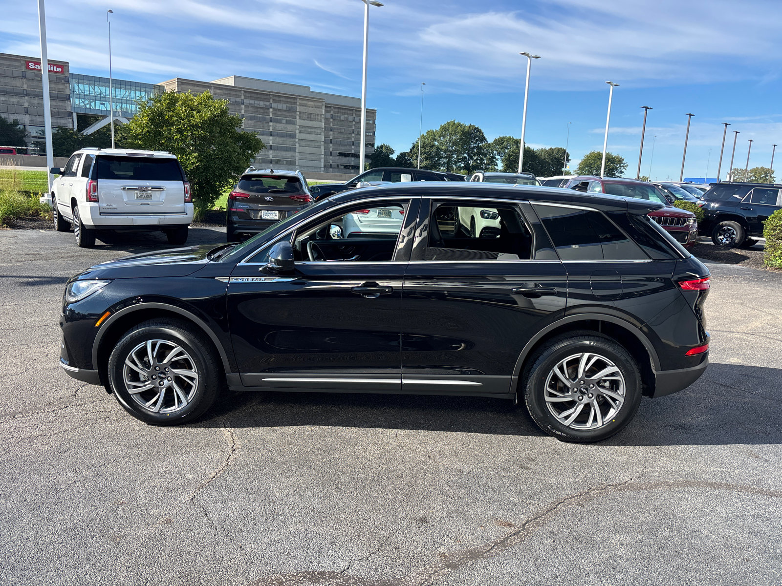 Certified 2023 Lincoln Corsair AWD image 4