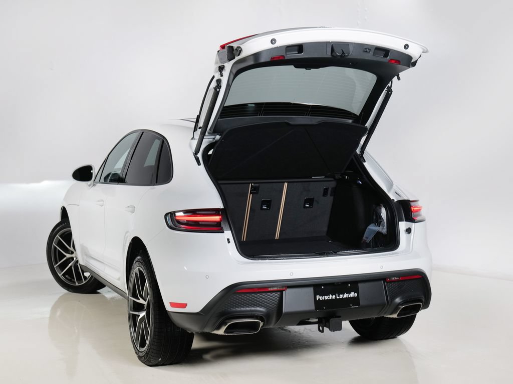 Certified 2026 Porsche Macan AWD/4WD image 4