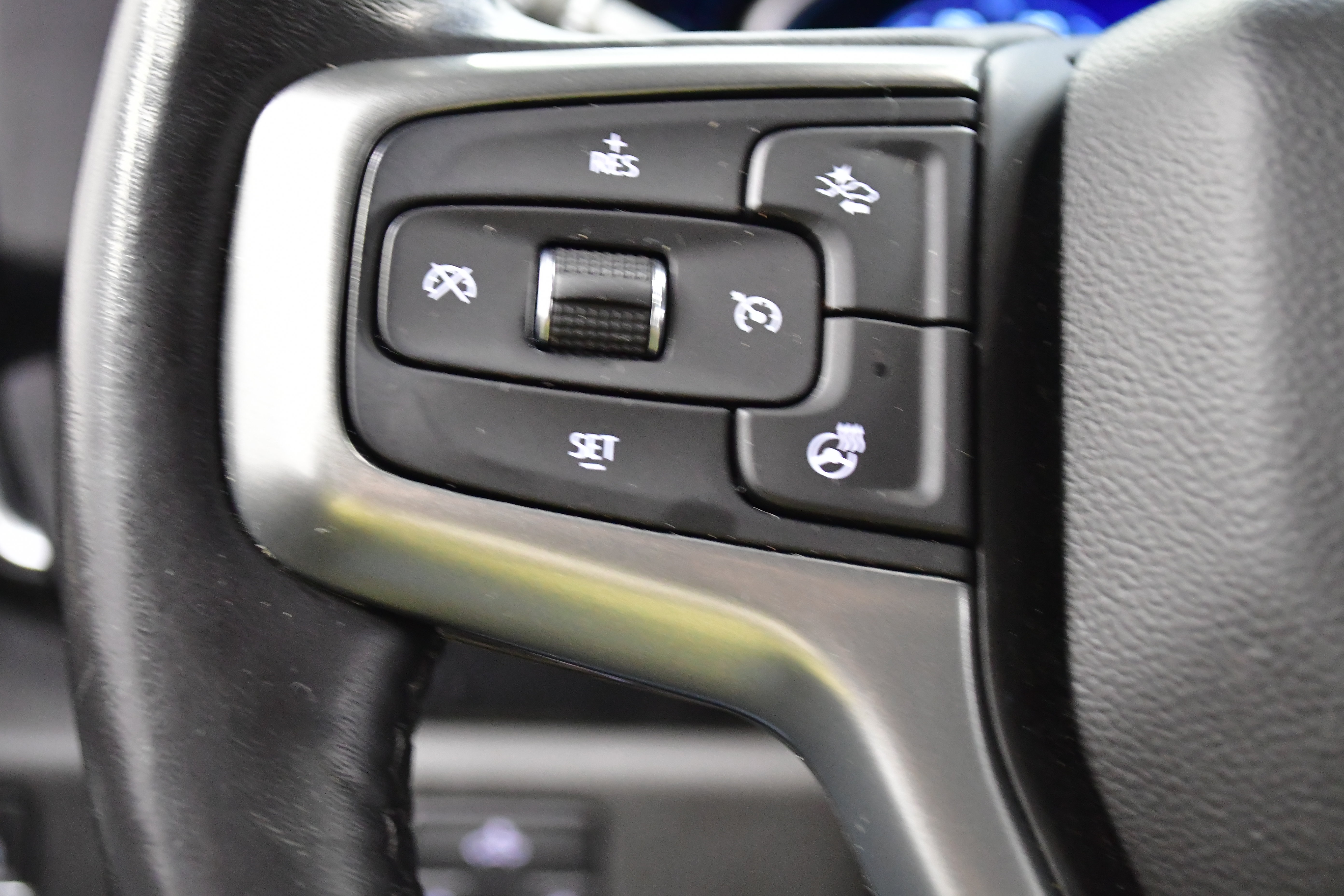Used 2022 Chevrolet Silverado 1500 LT AWD/4WD image 22
