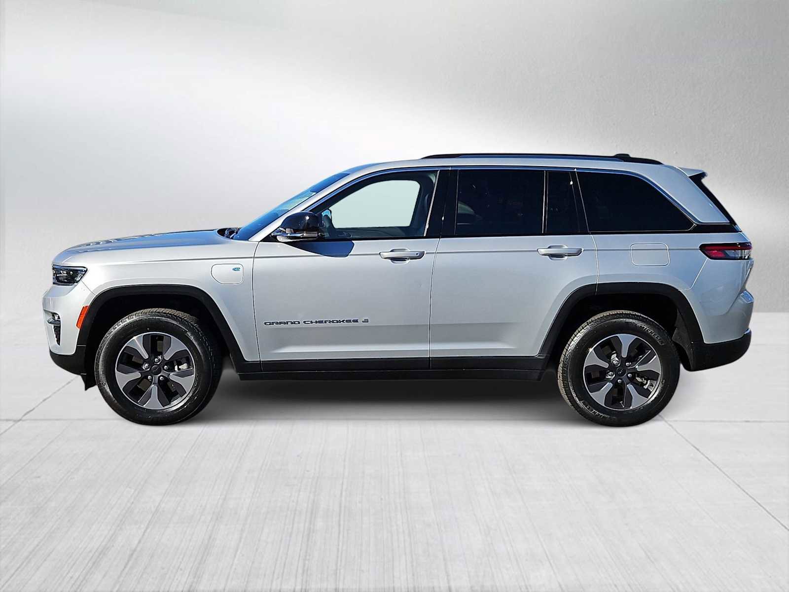 Used 2023 Jeep Grand Cherokee 4WD 4xe image 5