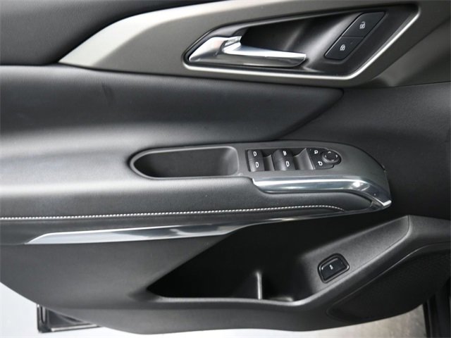 Used 2025 Chevrolet Traverse LT image 13