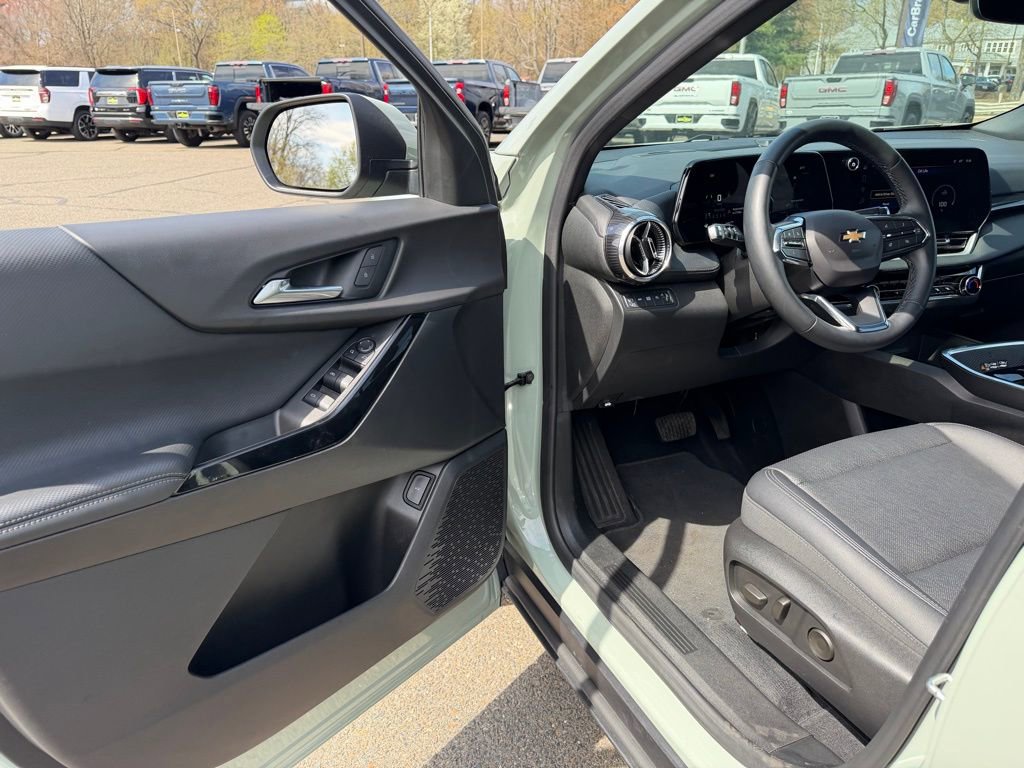 Used 2025 Chevrolet Equinox LT w/ Convenience Package II AWD/4WD image 15