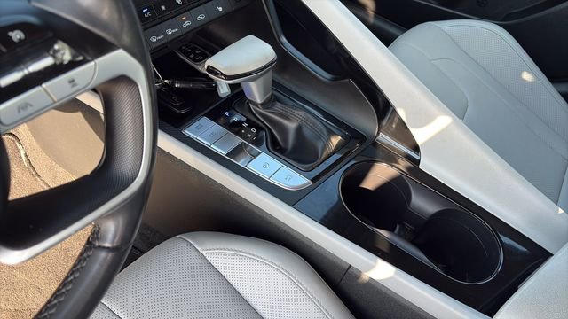 Used 2023 Hyundai Elantra Limited image 9