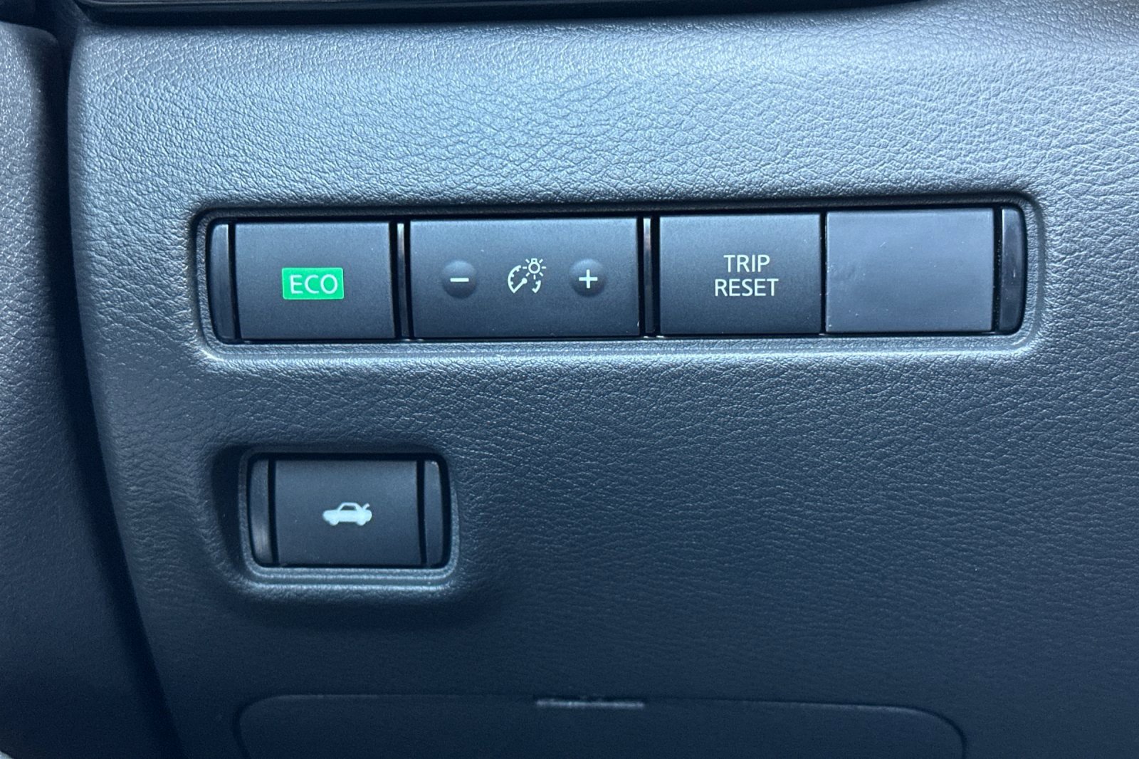 Used 2025 Nissan Sentra SR w/ SR Premium Package image 41