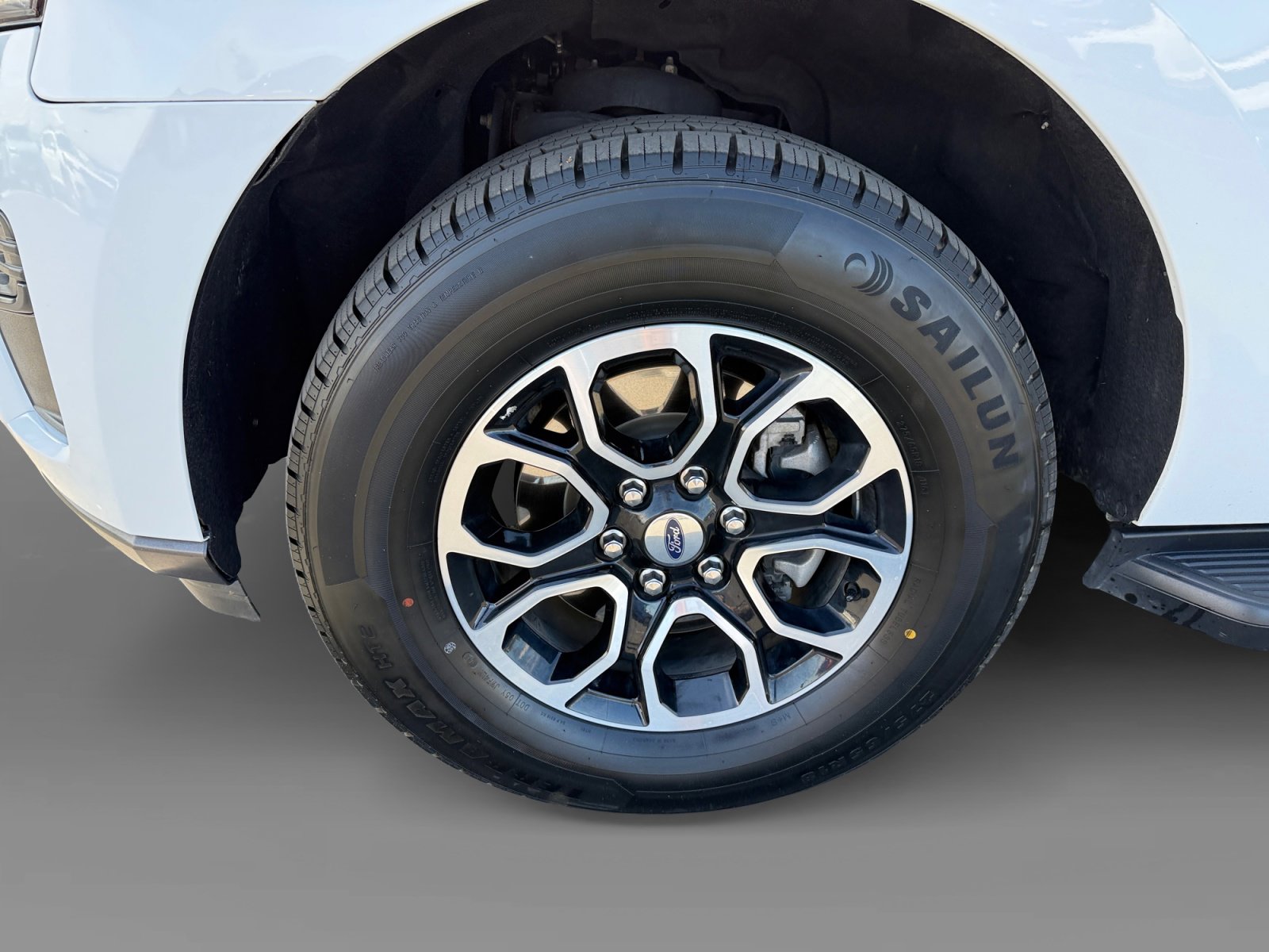 Certified 2024 Ford Expedition XLT image 9