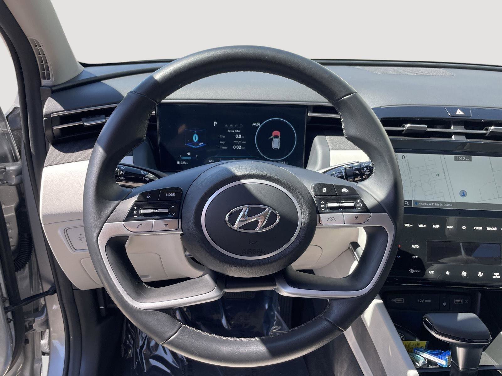 Used 2024 Hyundai Tucson SEL w/ Convenience Package image 2