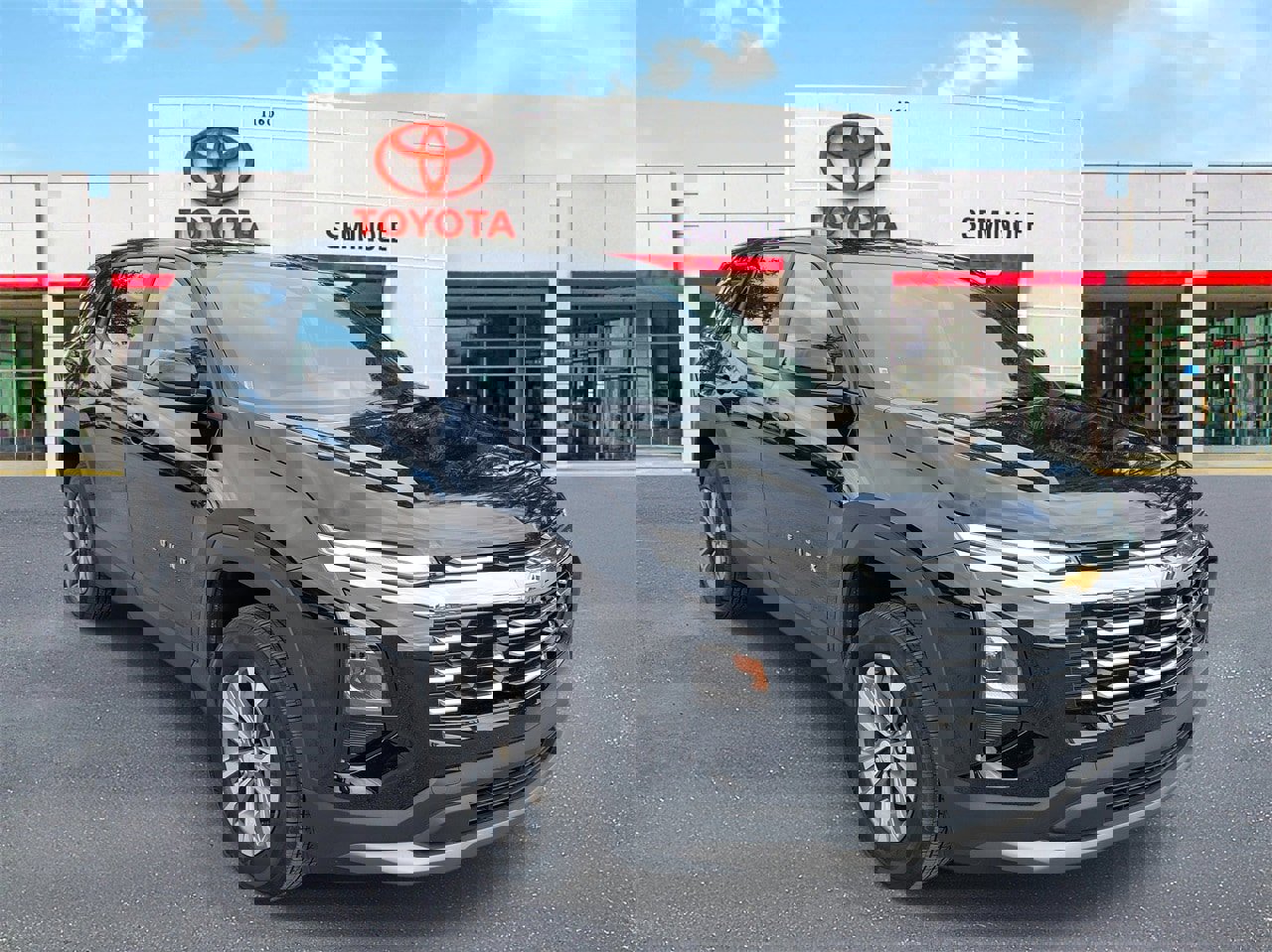Used 2025 Chevrolet Equinox LT image 2