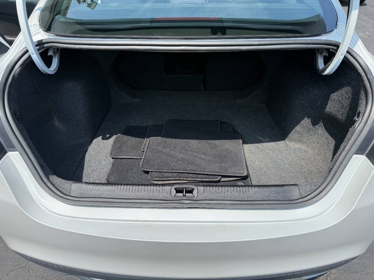 Used 2015 Chrysler 200 Limited w/ Convenience Group FWD image 16