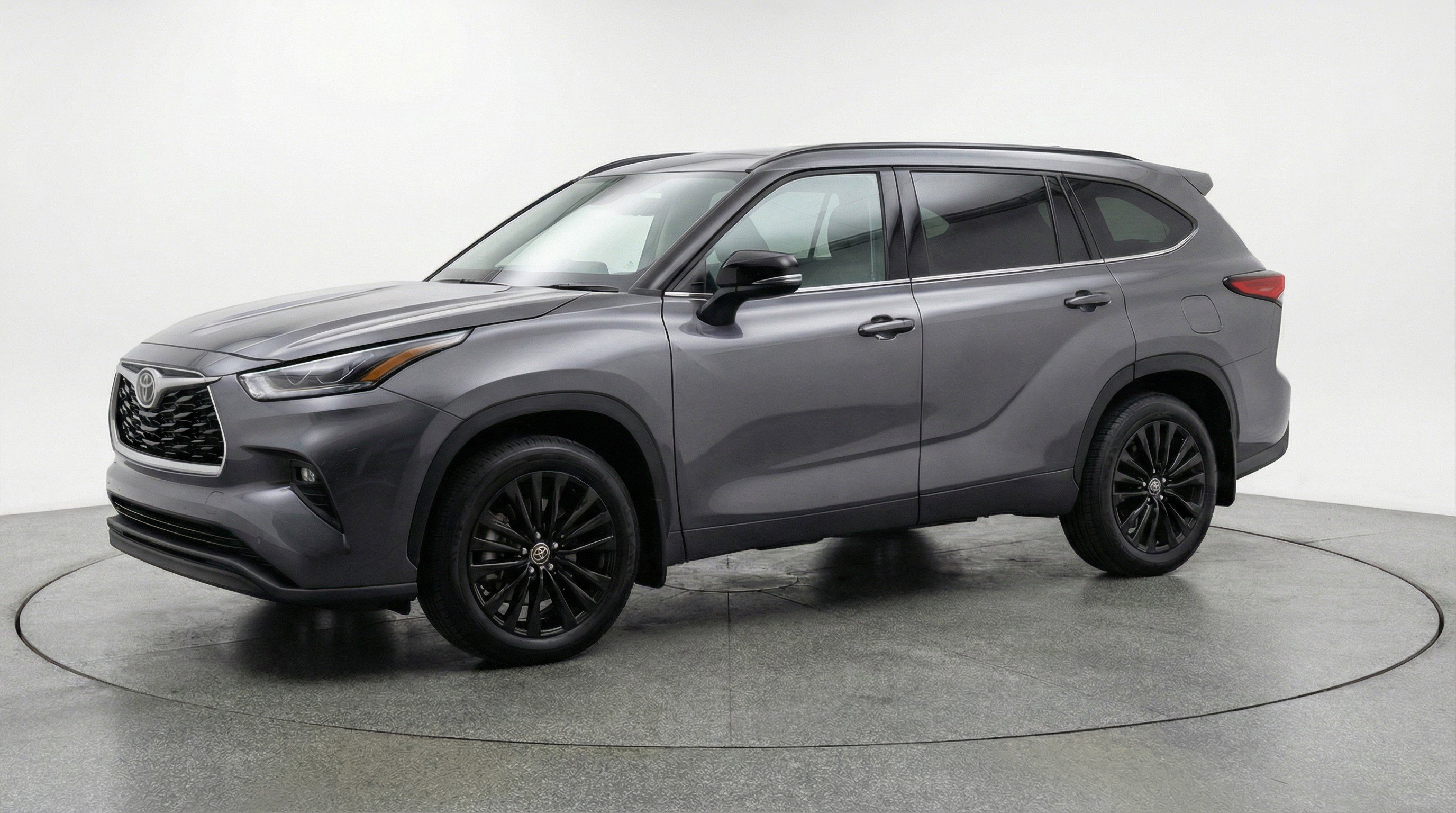 Used 2025 Toyota Highlander XSE AWD/4WD image 3