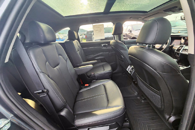 Used 2023 Kia Sorento SX AWD/4WD image 19