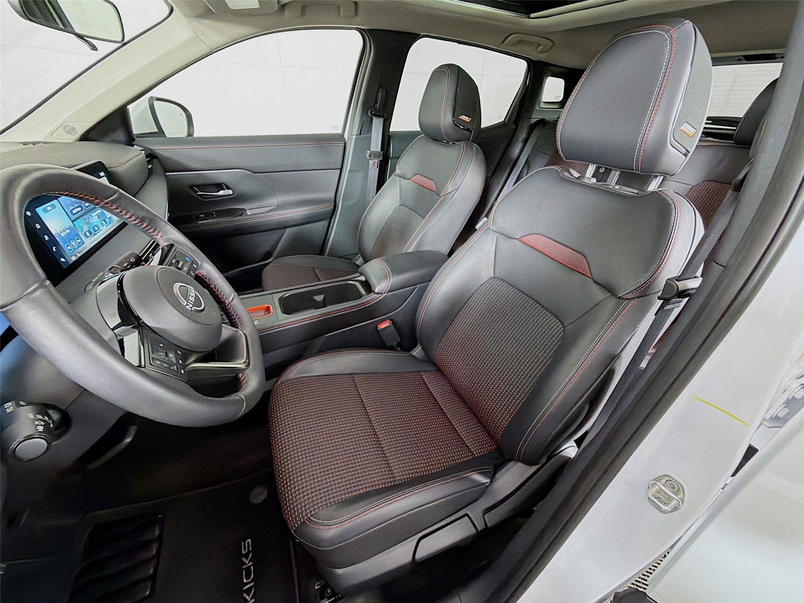 Used 2025 Nissan Kicks SR w/ SR Premium Package AWD/4WD image 2