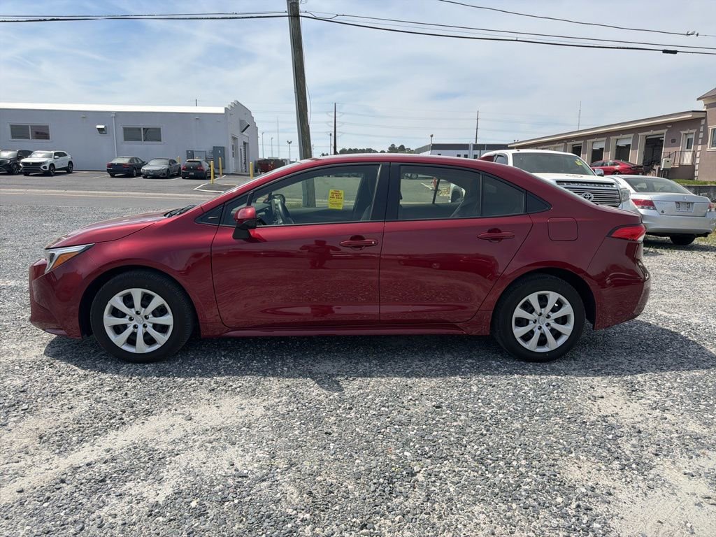 Used 2025 Toyota Corolla LE image 2