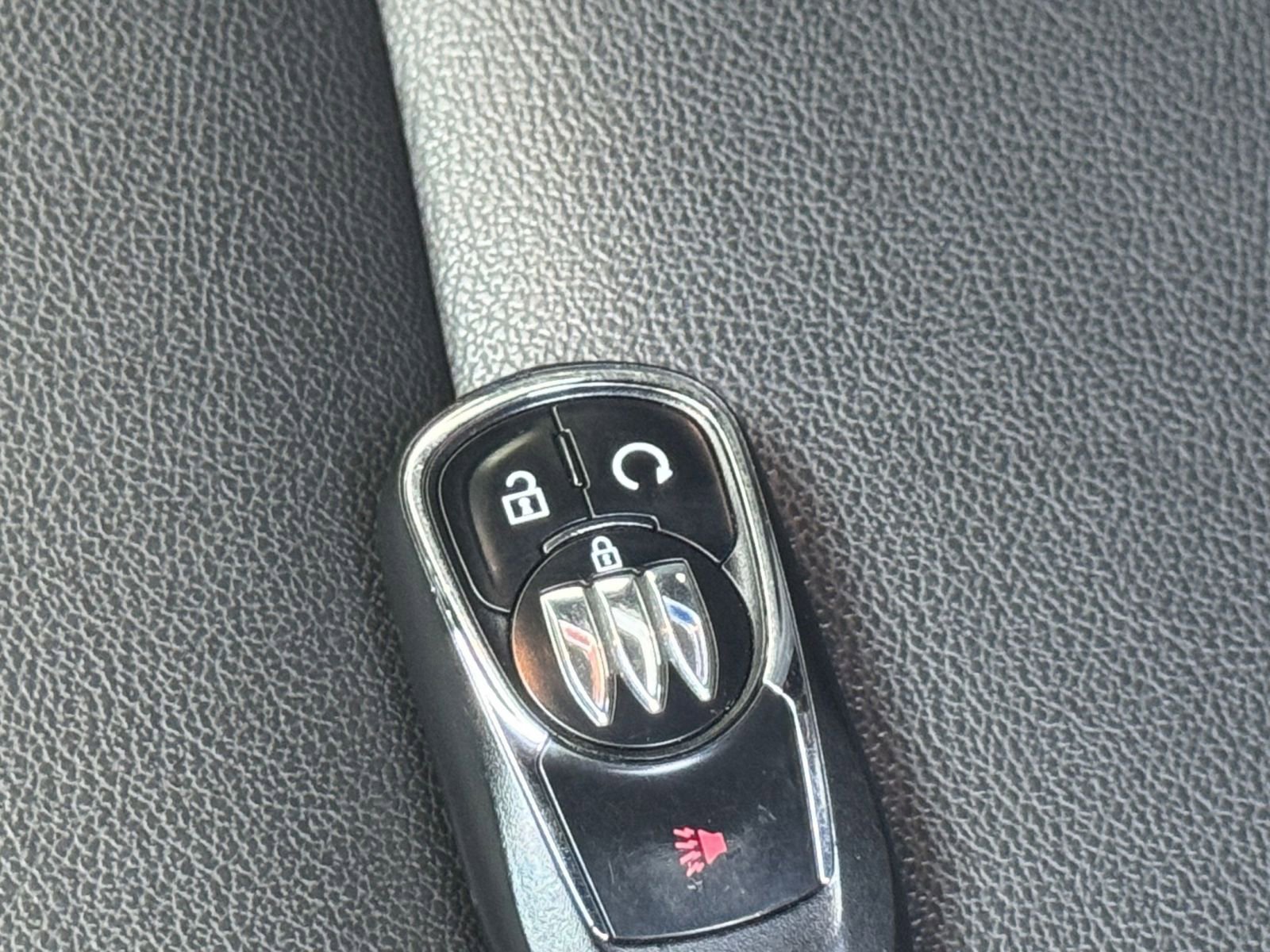 Used 2025 Buick Envista Sport Touring image 24