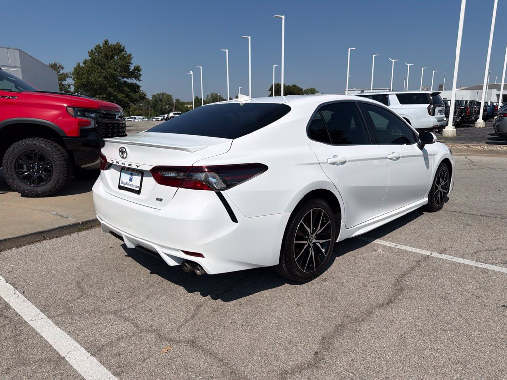 Used 2024 Toyota Camry SE FWD image 3