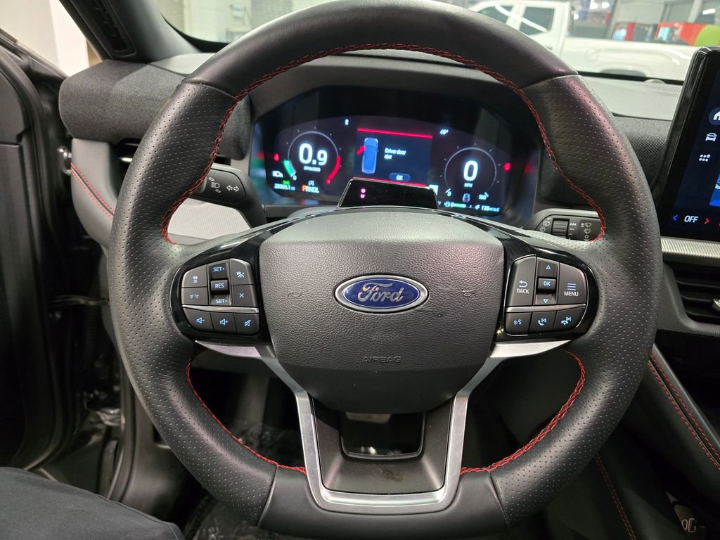 Used 2025 Ford Explorer ST-Line w/ ST-Line Street Pack image 18
