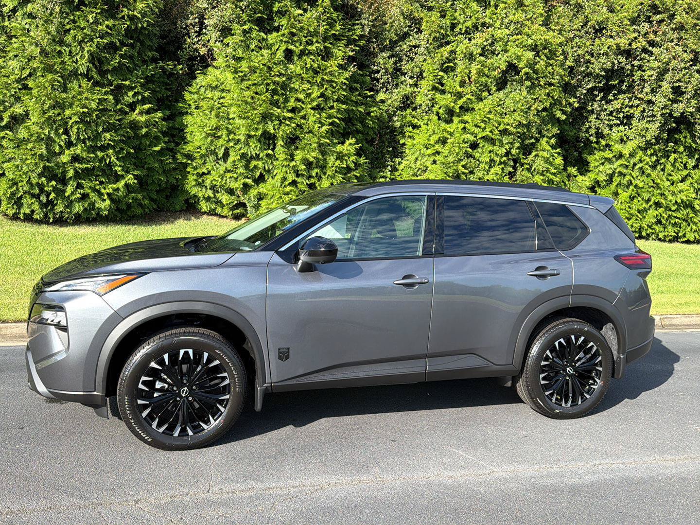 New 2026 Nissan Rogue Dark Armor FWD image 3