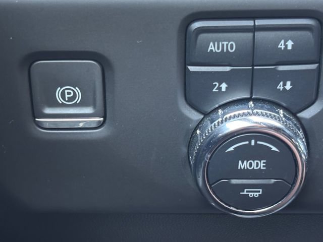 Used 2023 GMC Sierra 1500 AT4 w/ AT4 Premium Package AWD/4WD image 32