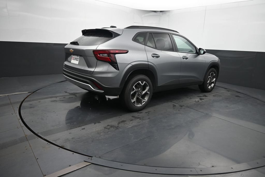 Used 2025 Chevrolet Trax LT FWD image 12
