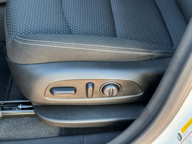 Used 2023 GMC Terrain SLE w/ Driver Convenience Package image 13