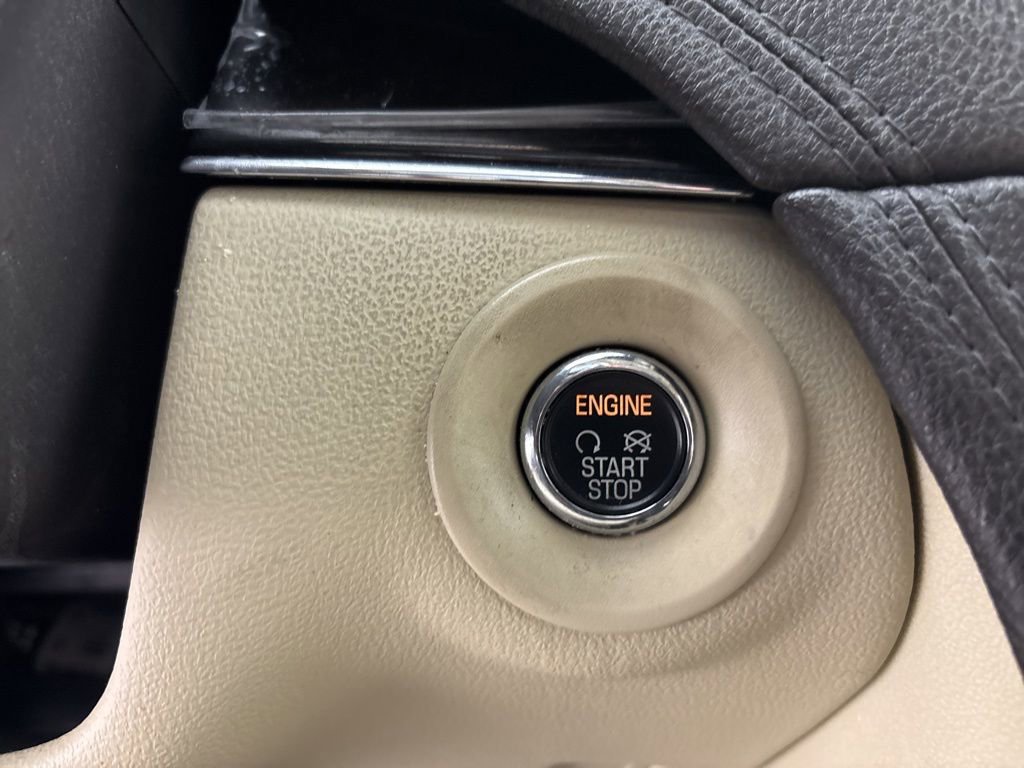 Used 2013 Lincoln MKT AWD image 30