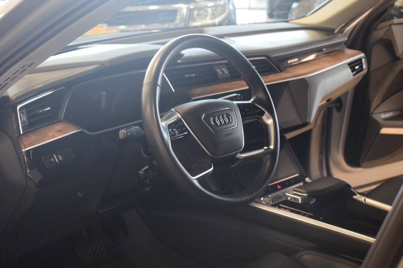 Used 2019 Audi e-tron Prestige w/ Prestige Package AWD/4WD image 44