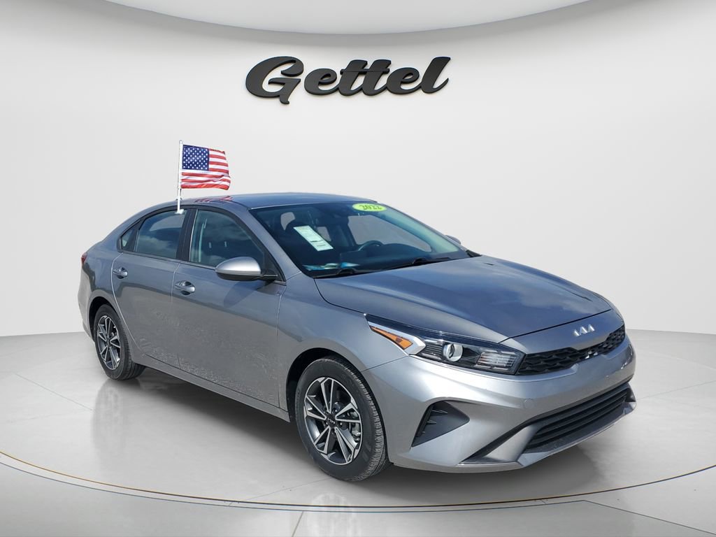 Used 2022 Kia Forte LXS image 2