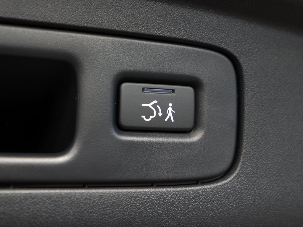 Certified 2025 Acura ADX AWD image 41