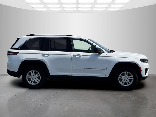 Certified 2024 Jeep Grand Cherokee Laredo AWD/4WD image 8