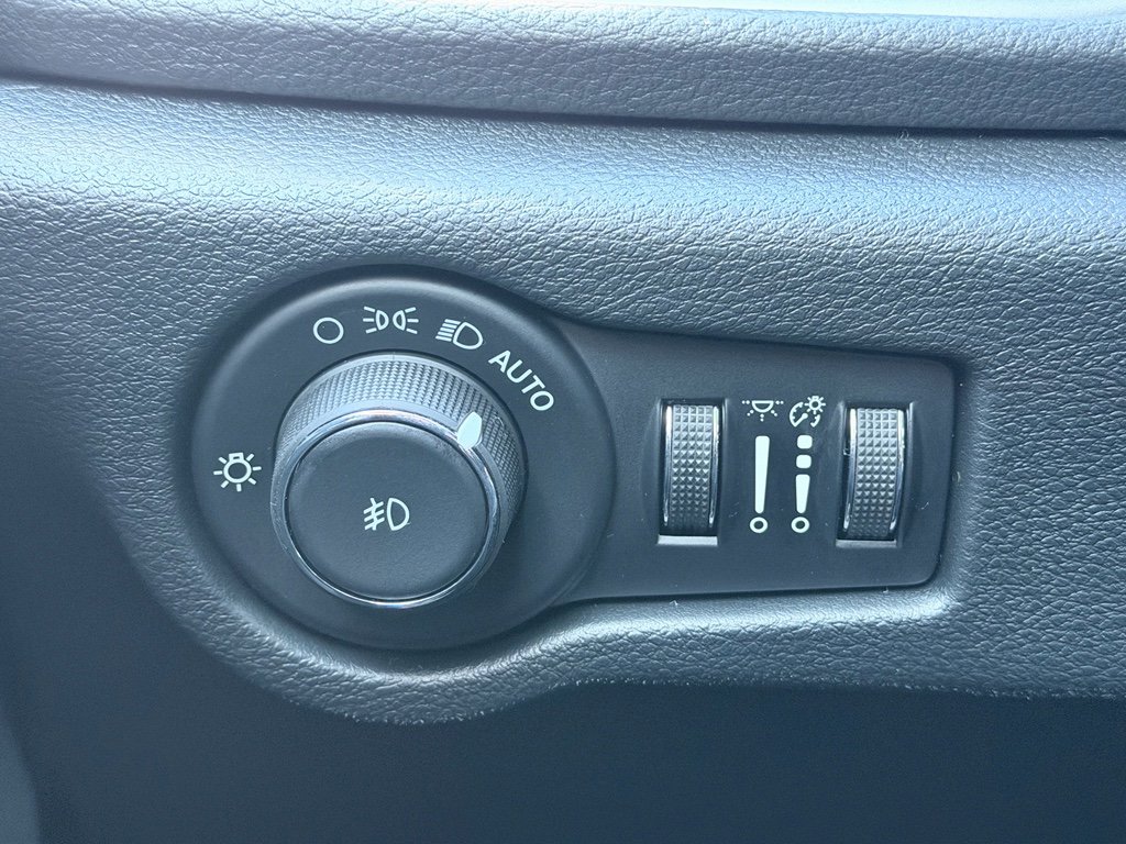 New 2026 Chrysler Pacifica Limited image 11