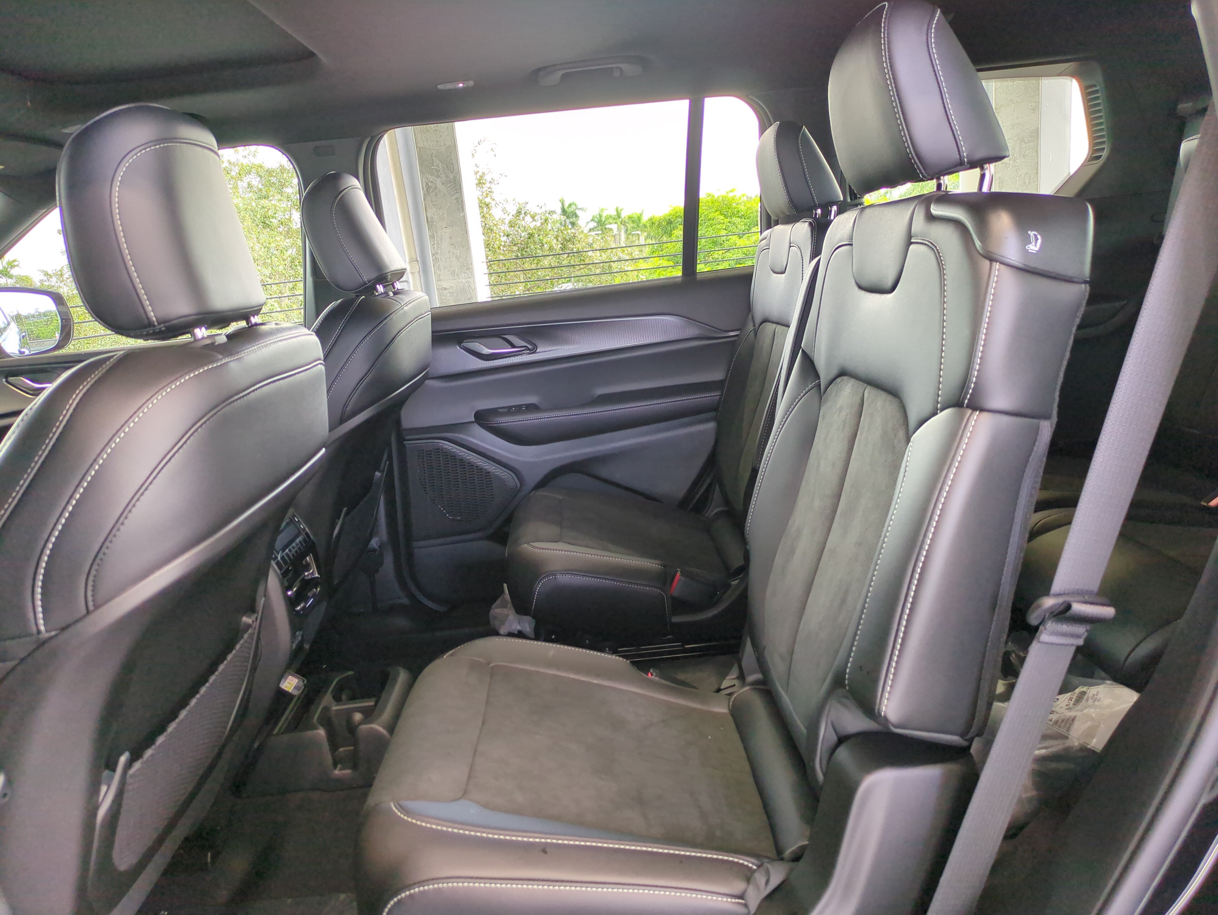 New 2025 Jeep Grand Cherokee L Altitude AWD/4WD image 15
