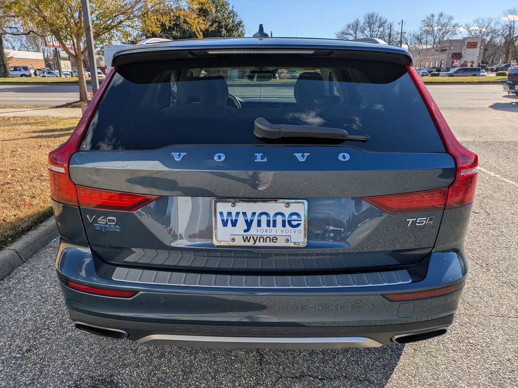 Used 2020 Volvo V60 T5 Cross Country AWD/4WD image 5